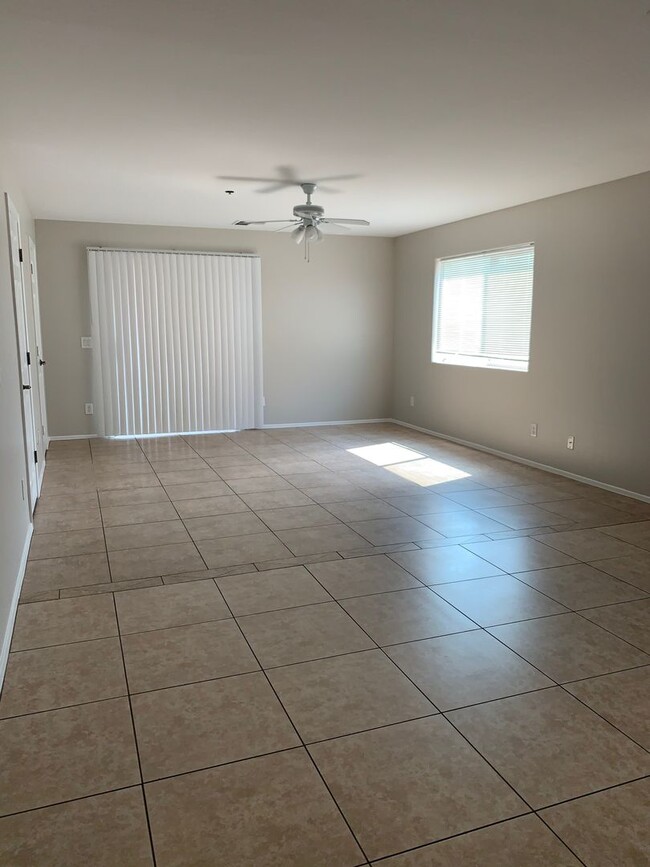 Building Photo - Two Bedroom / I17 Freeway Access