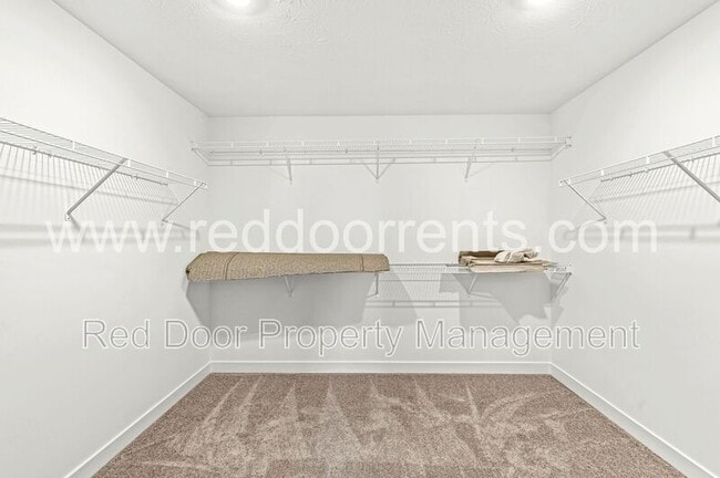 Building Photo - 2224 Boxwood Dr