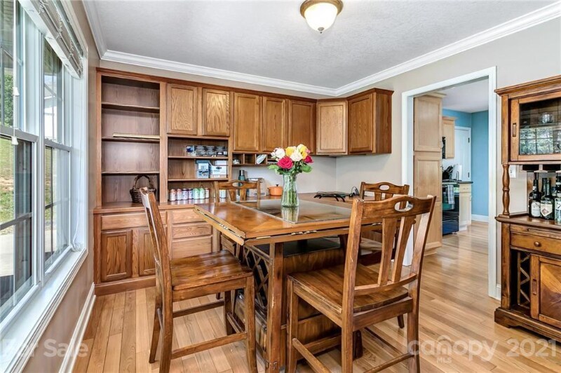 Building Photo - 21 Locust Meadow Ln