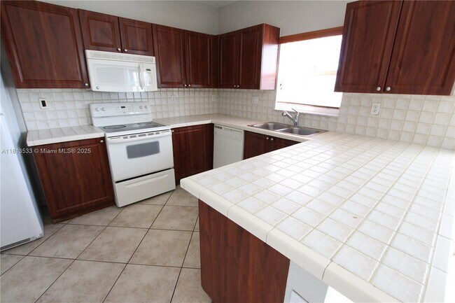 Building Photo - 14758 SW 9th Ln