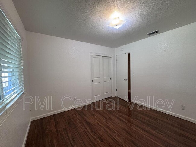 Building Photo - 2104 Graywood Ct