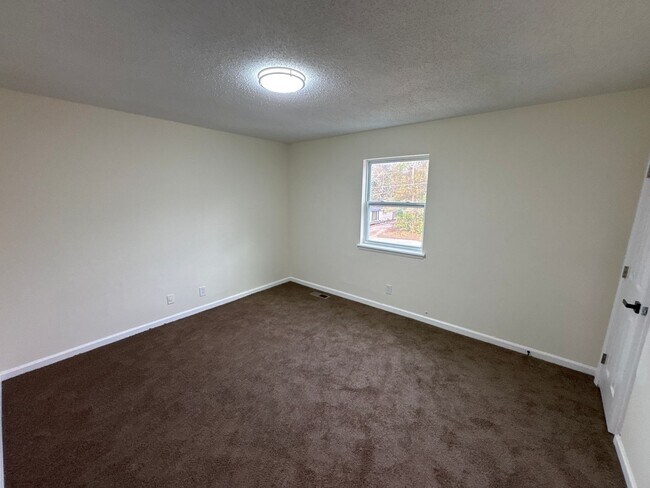 Building Photo - 4082 Forest Ave W