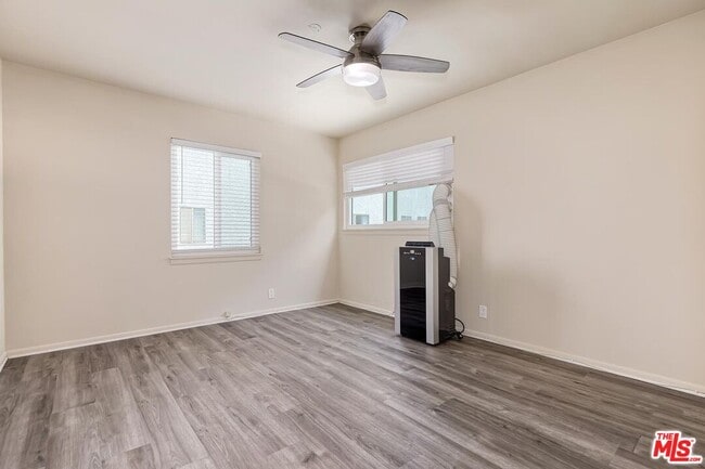 Building Photo - 1606 S Bundy Dr