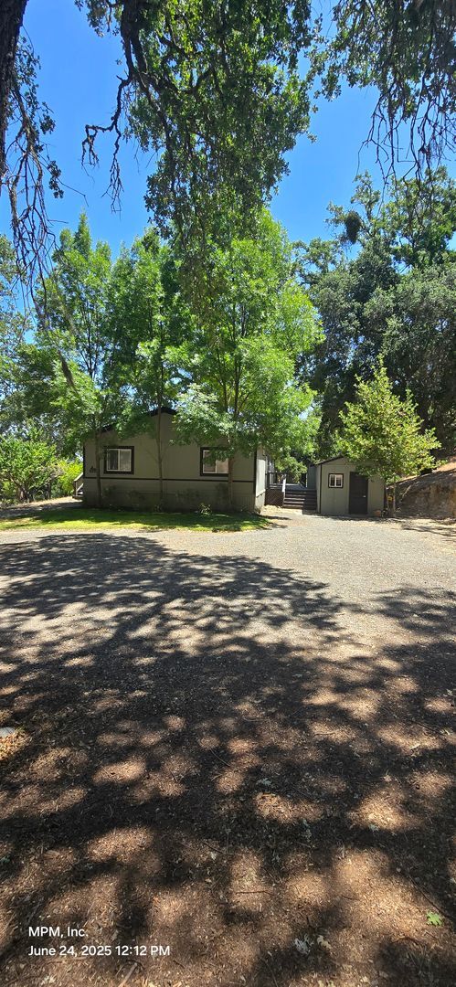 Building Photo - Large 3 bedroom home in the country