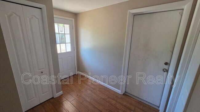 Building Photo - 541 Roanoke St