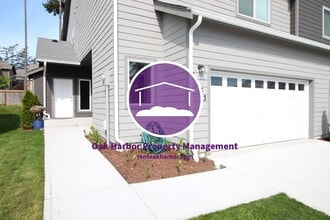 Building Photo - 3 Bed 2.5 Bath - Townhome - Ft Nugent Park - NAS Whidbey