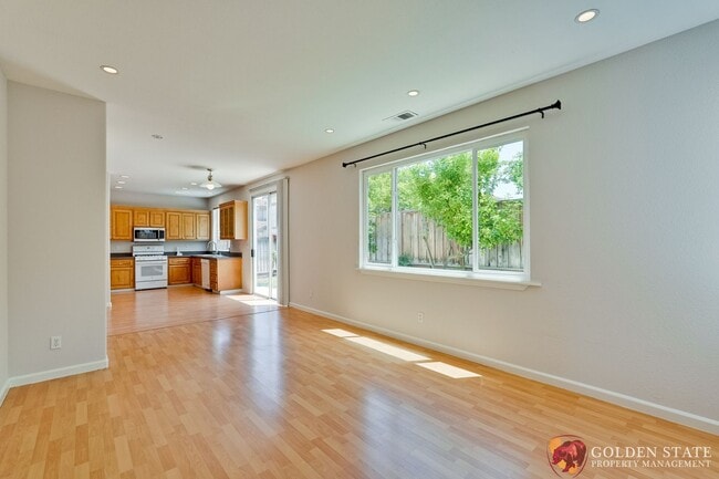 Building Photo - Comfort & Convenience in Santa Clara – Fre...
