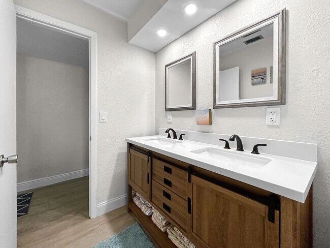 Building Photo - Waterfront Luxury Living – Fully Renovated & Fully Furnished - 2Bed/2Bath