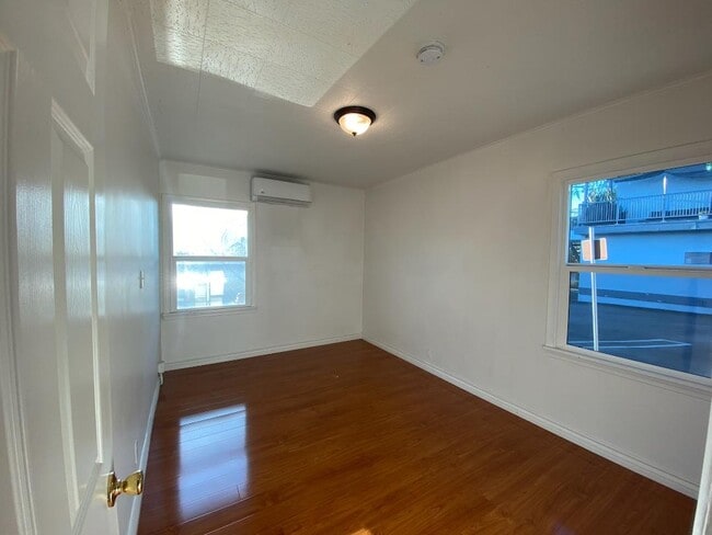 Building Photo - 4325 Overland Ave