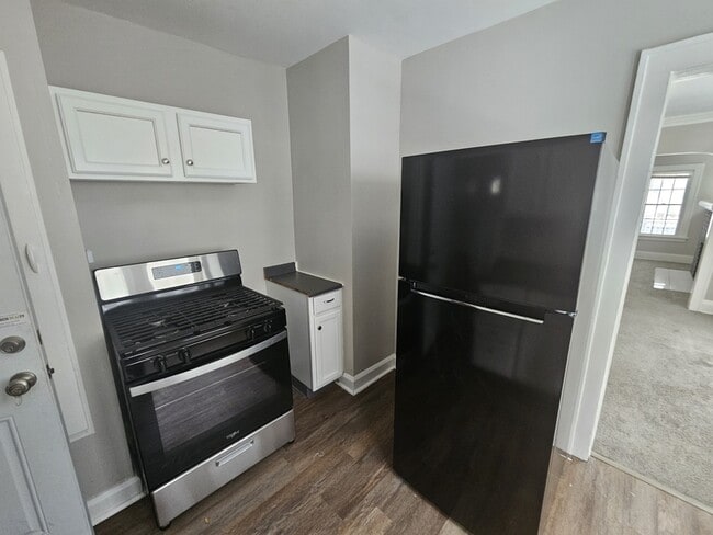 Building Photo - 931 Helmsdale Rd