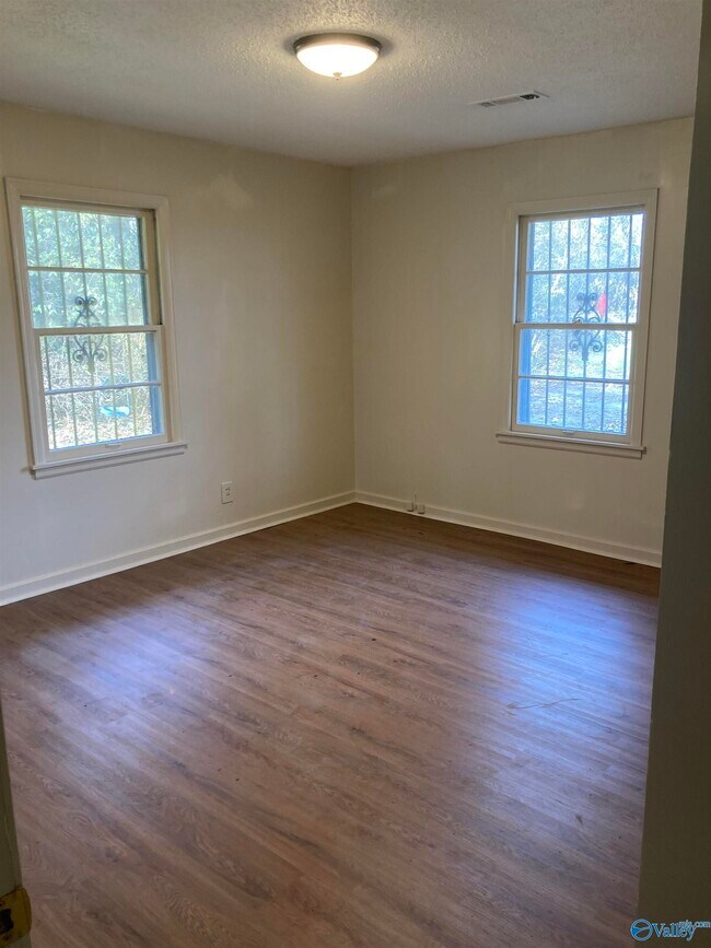 Building Photo - 3205 Hillandale Rd NW