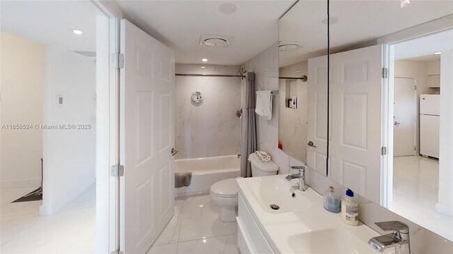 Building Photo - 6770 Indian Creek Dr