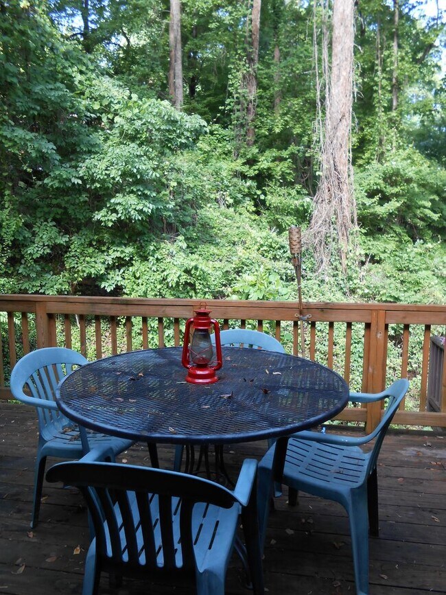 Building Photo - Leasing for 2026 available June 20 - Franklin Street 3 bedroom/2.5 Bath