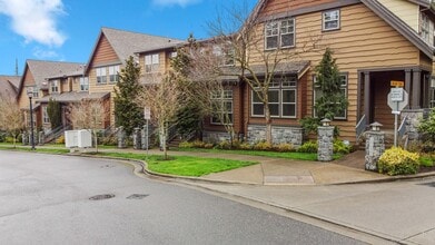 Building Photo - Modernly Elegant Townhome w/ 2 Primary Suites +2.5 bathrooms in Beautiful Peterkort!