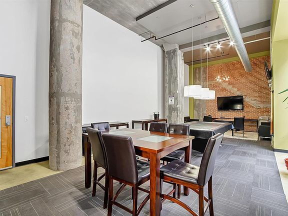 Building Photo - "Chic Urban Living: Spacious 2-Bedroom Ret...