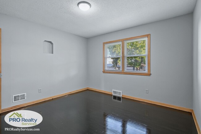 Building Photo - 3 Bedroom Home in New Prague