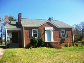 Building Photo - 2040 Corinth Dr