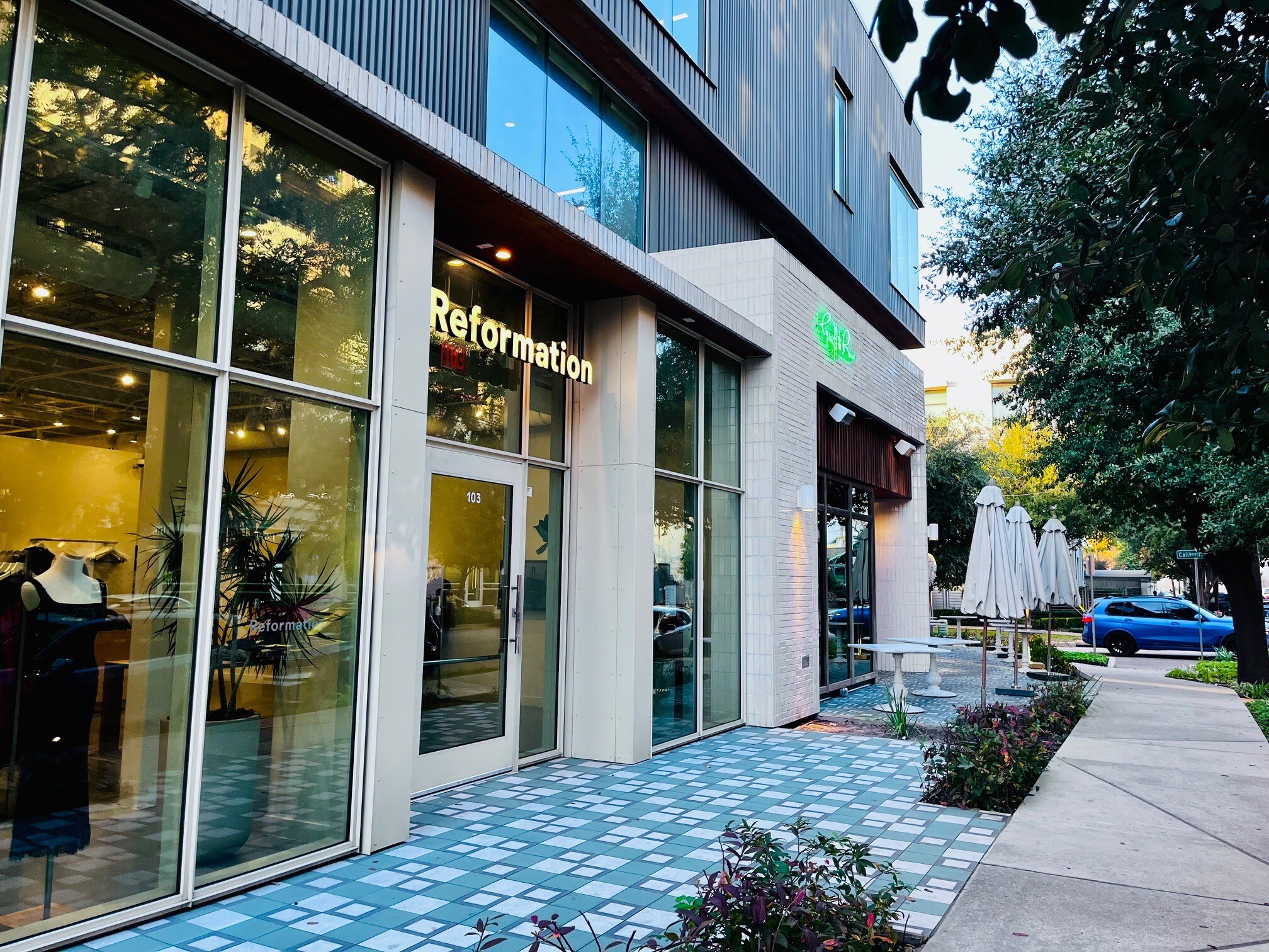 Building Photo - 405 W Drew St