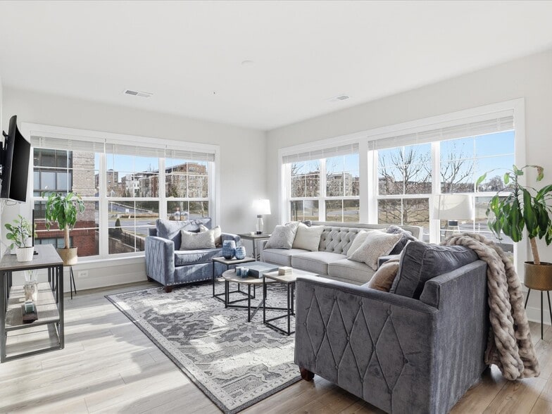 Building Photo - 106 Saint Ives Pl