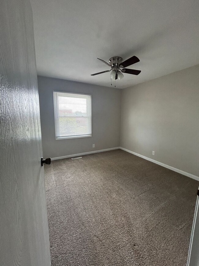 Building Photo - 537 Windrift Dr
