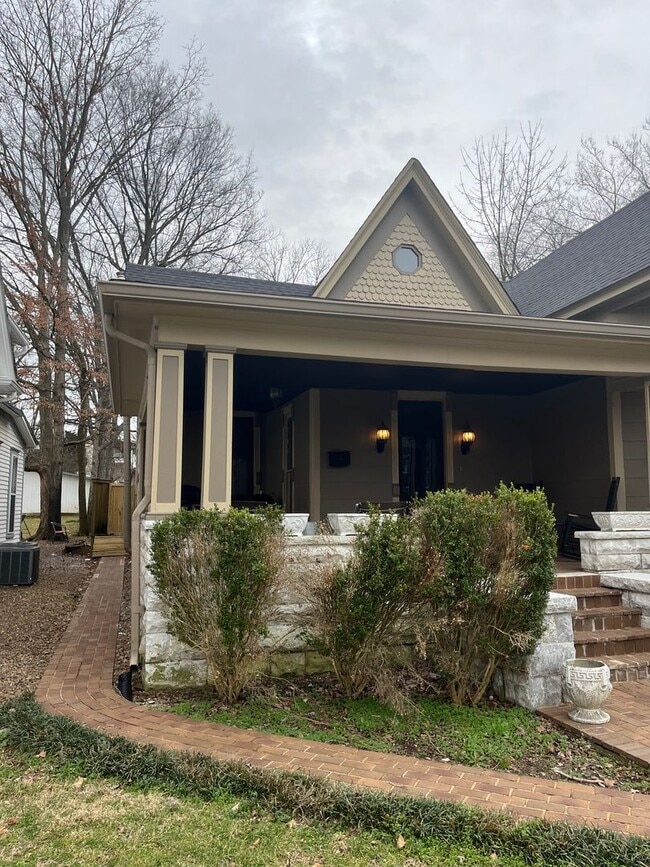 Building Photo - 1234 Park St