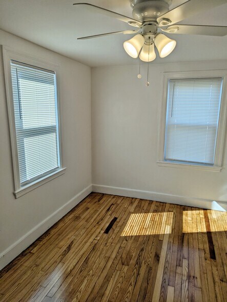 Building Photo - 111 Gladeside Ave