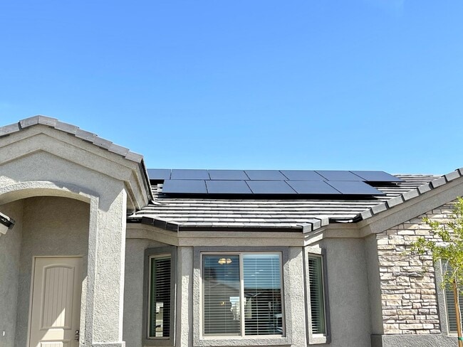 Building Photo - Beautiful 3 Bedroom Home in Southern Vistas w/ Solar!