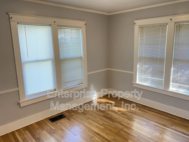 Building Photo - 414 N Willett St