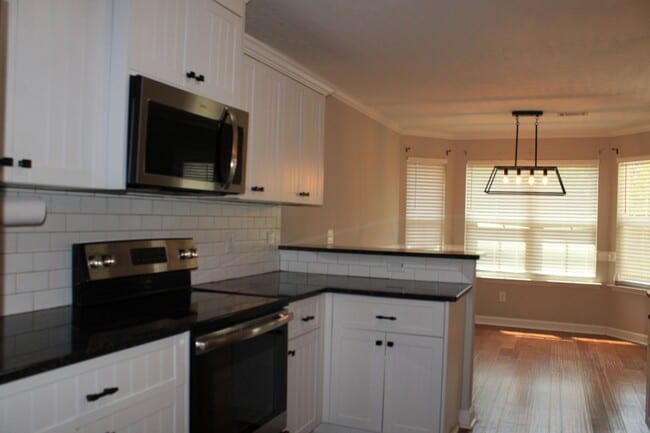 Building Photo - 7105 Summerton Dr