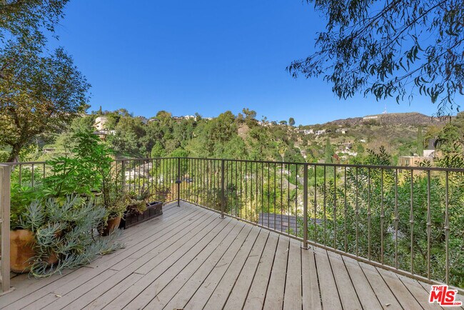 Building Photo - 5767 Tuxedo Terrace