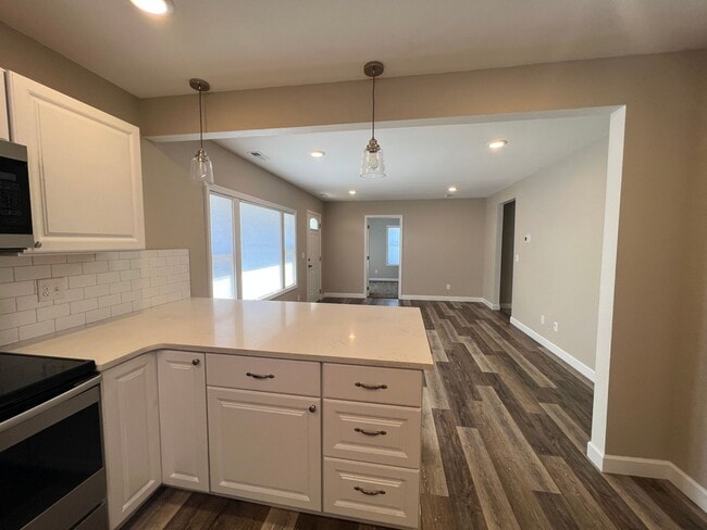 Building Photo - 109 E Fremont Ave