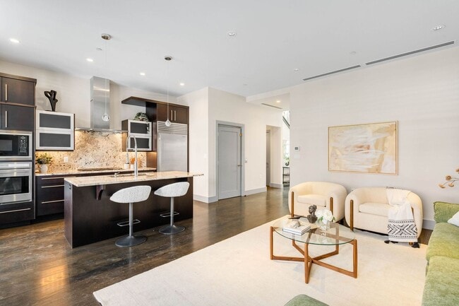Building Photo - LUX 2BD, 2.5BA Brownstone in Cherry Creek ...