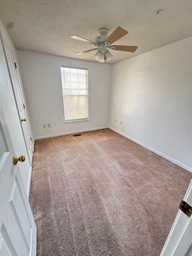 Building Photo - 962 Gainsborough Ct