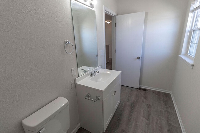 Building Photo - 5000 Derby Ridge Dr