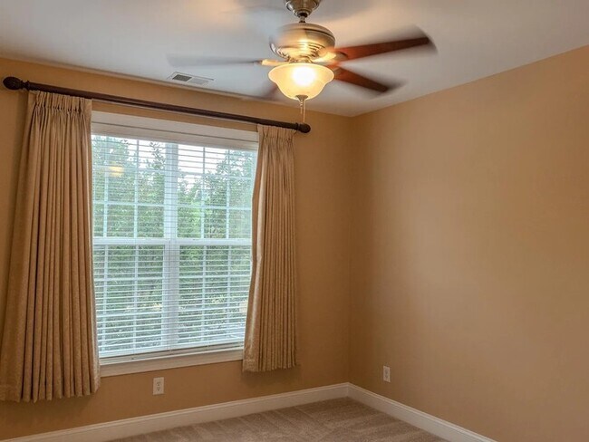 Building Photo - 822 Providence Glen Dr
