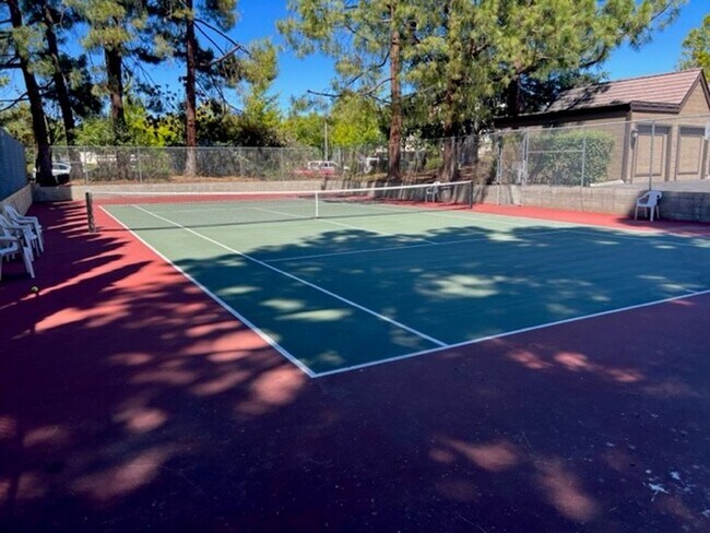 Building Photo - Palo Alto -Updated 3 Bedroom Condo In A Highly Sought After Neighborhood