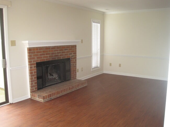Building Photo - 111 Charter Oaks Cir