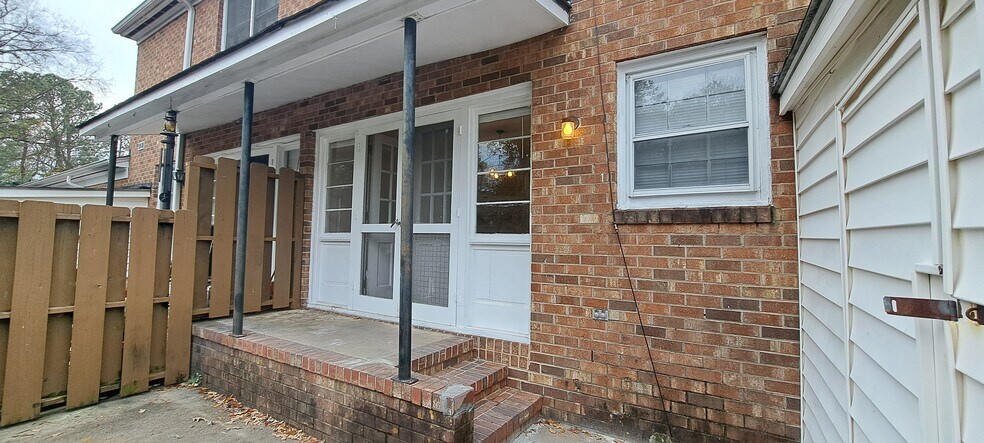 Building Photo - 610 Park Ave