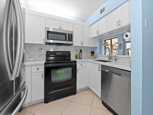 Building Photo - 5415 Verona Dr