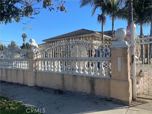 Building Photo - 674 E 115th St