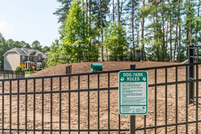 Building Photo - 500 Kings Lake Wy