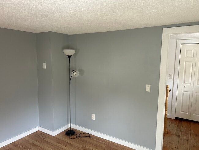 Building Photo - 392 Back Ashuelot Rd