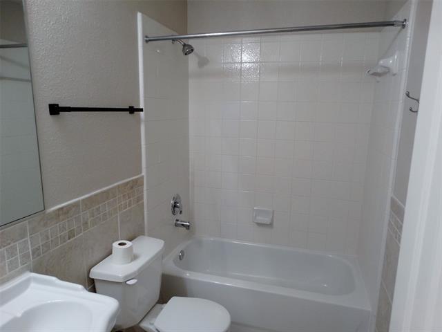 Building Photo - 7208 Yellowstone Dr