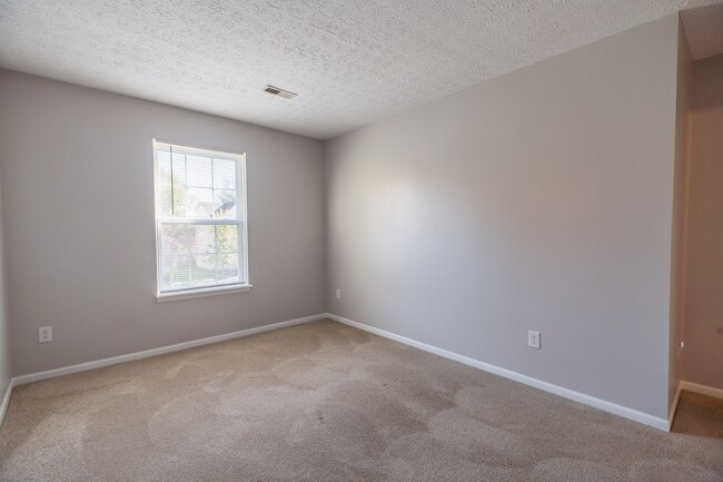 Building Photo - 484-486 Applegate Ln