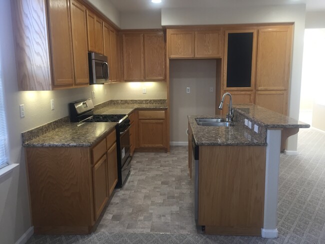 Building Photo - 772 Montecito Ct