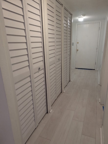 Building Photo - 20400 NW 7th Ave