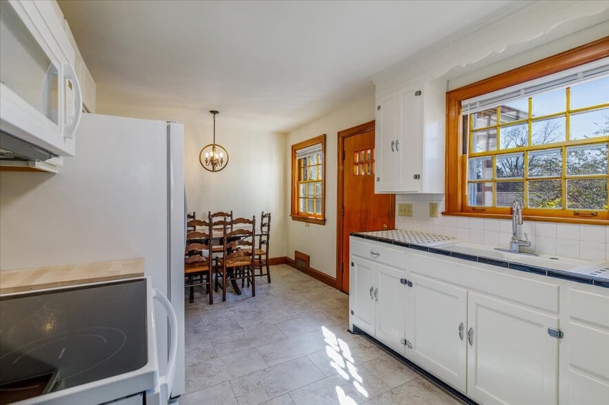 Building Photo - 2510 Tillett Rd SW