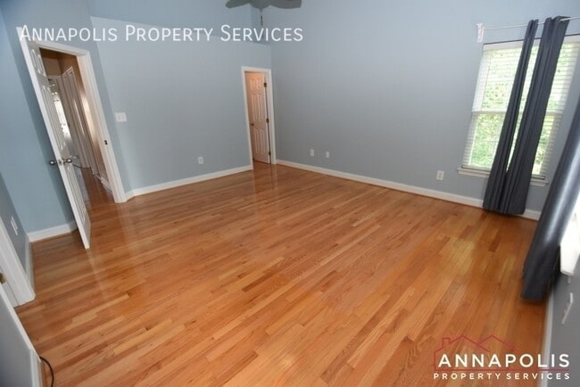 Building Photo - 888 Stonehurst Ct