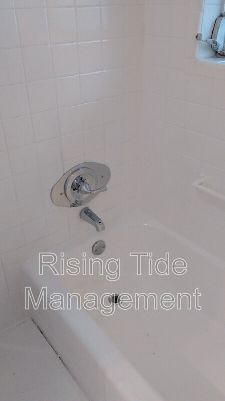 Building Photo - 7016 Briarwood Ln