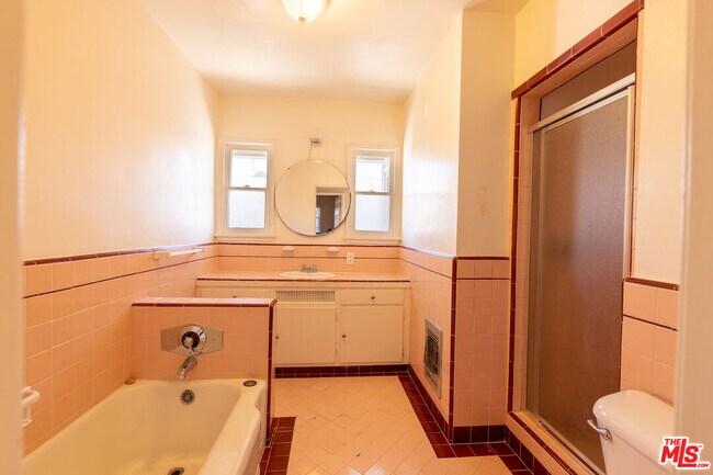 Building Photo - 8537 Cashio St